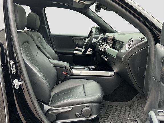 Mercedes-Benz EQB250+ 21 of 25