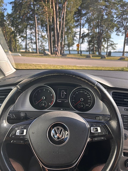 Volkswagen Golf VII 7 of 9
