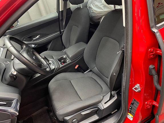 Jaguar E-PACE 6 of 10