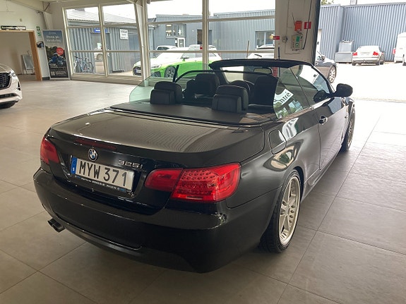 BMW 325i 3 of 6