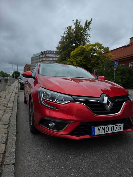 Renault Megane IV 2 of 23