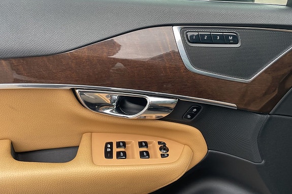 Volvo XC90 16 of 21
