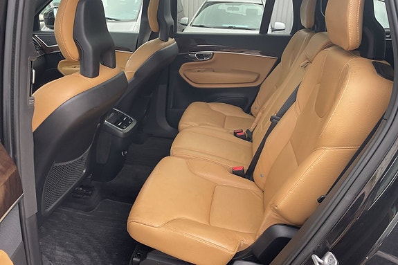 Volvo XC90 17 of 21