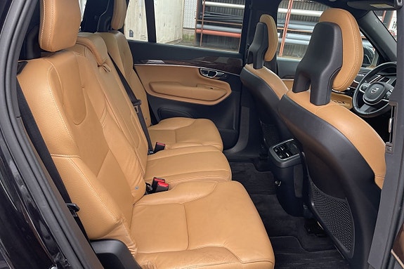 Volvo XC90 18 of 21
