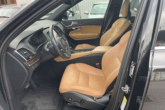 Volvo XC90 6 of 21
