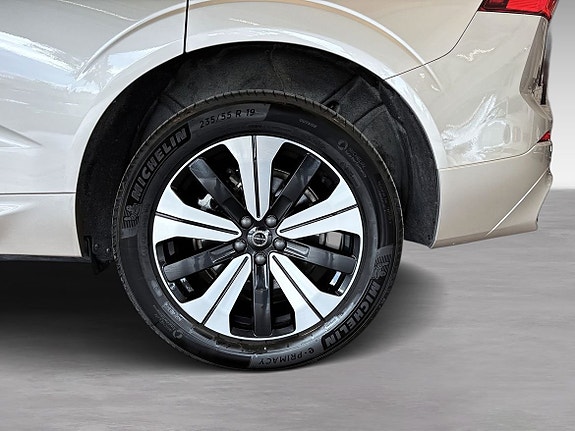 Volvo XC60 10 of 17