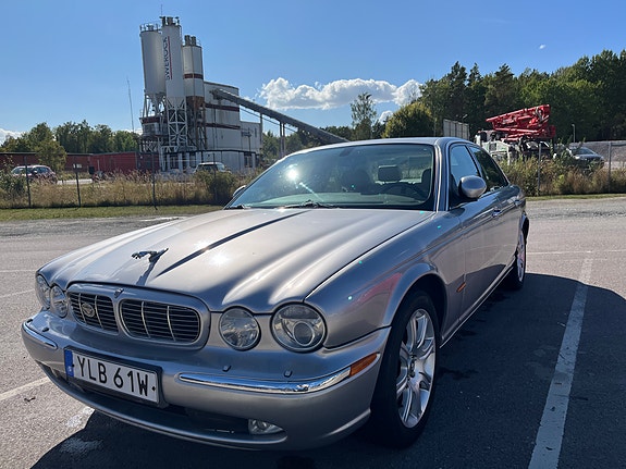 Jaguar XJ 5 of 12