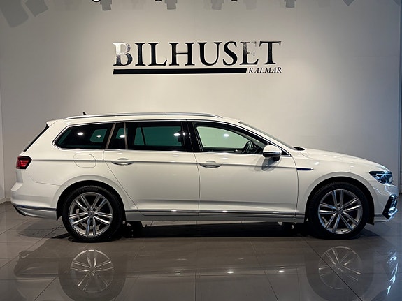 Volkswagen Passat 2 of 18