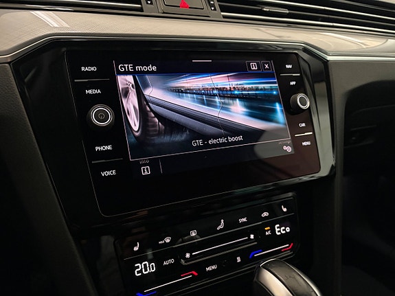 Volkswagen Passat 11 of 18