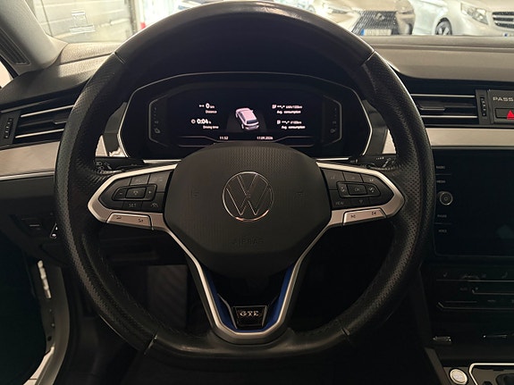 Volkswagen Passat 7 of 18