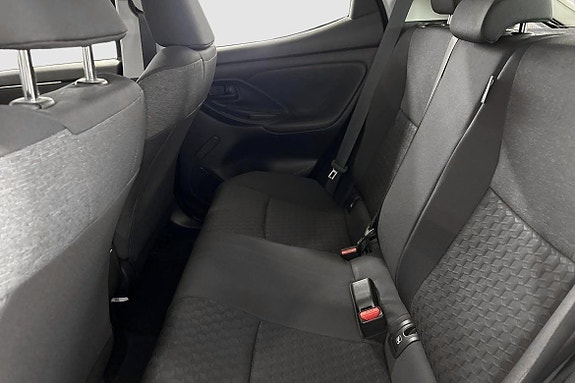 Toyota Yaris 10 of 13
