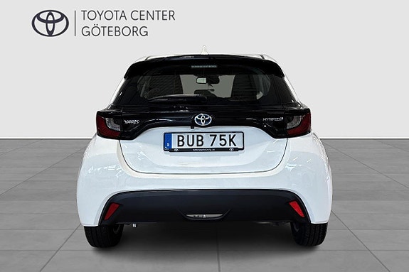 Toyota Yaris 7 of 13