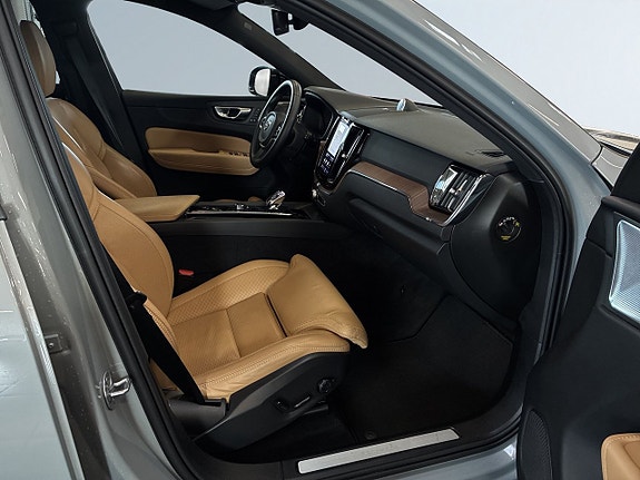 Volvo XC60 10 of 27