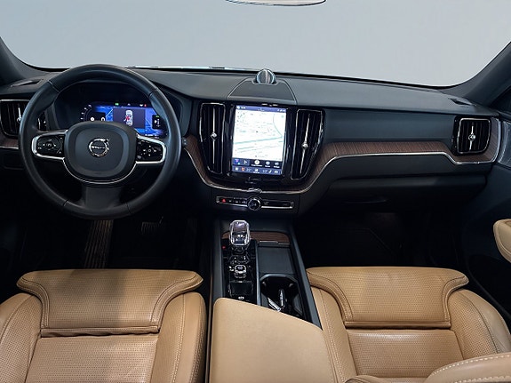 Volvo XC60 8 of 27