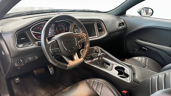 Dodge Challenger 4 of 17