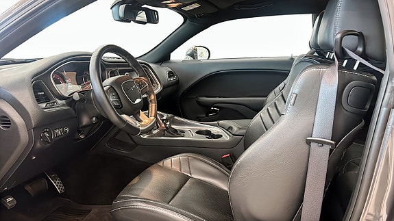Dodge Challenger 5 of 17