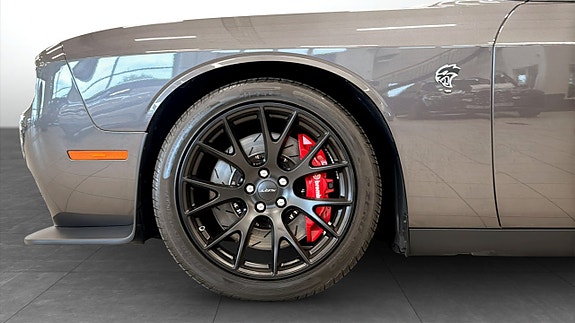 Dodge Challenger 9 of 17