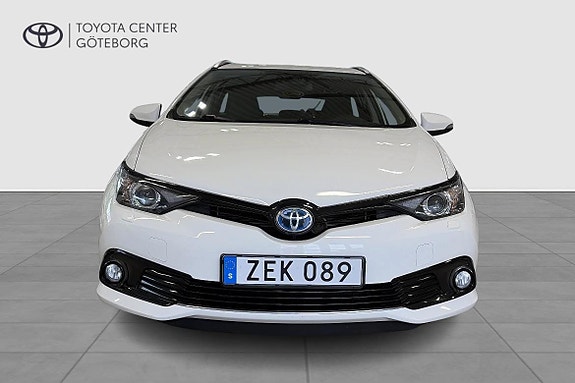 Toyota Auris 5 of 10