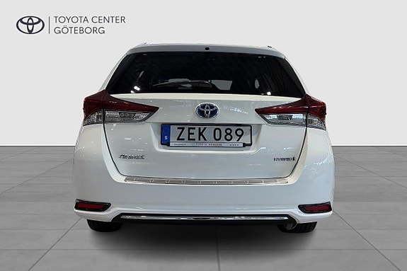Toyota Auris 4 of 10