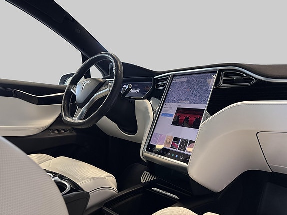 Tesla Model X 24 of 27