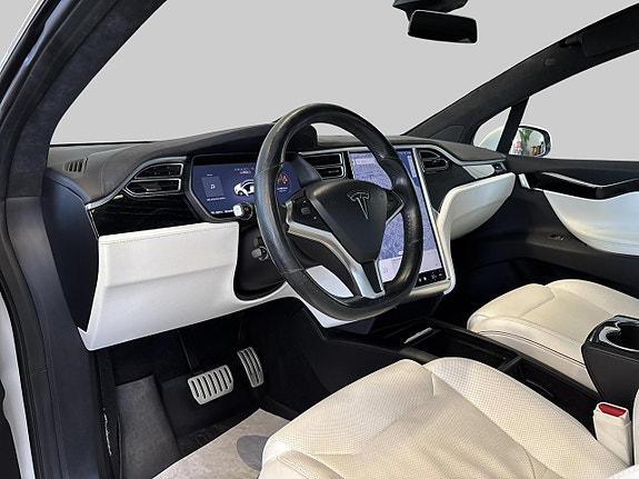Tesla Model X 8 of 27