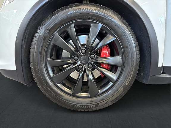 Tesla Model X 17 of 27
