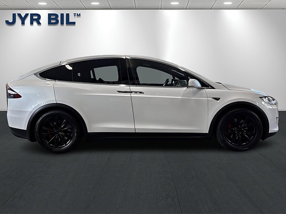 Tesla Model X 2 of 27
