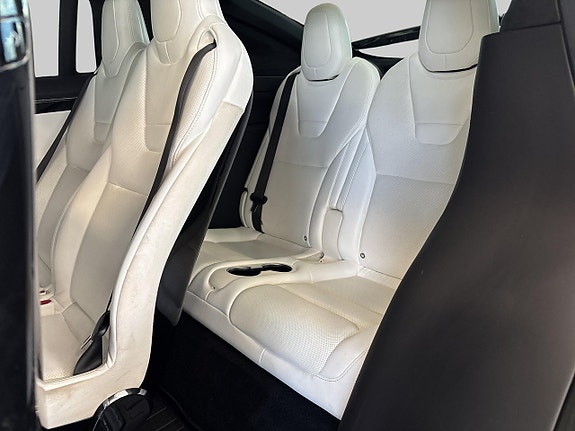 Tesla Model X 19 of 27