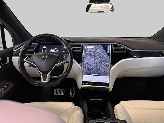 Tesla Model X 10 of 27