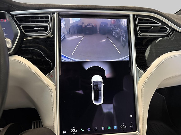Tesla Model X 25 of 27