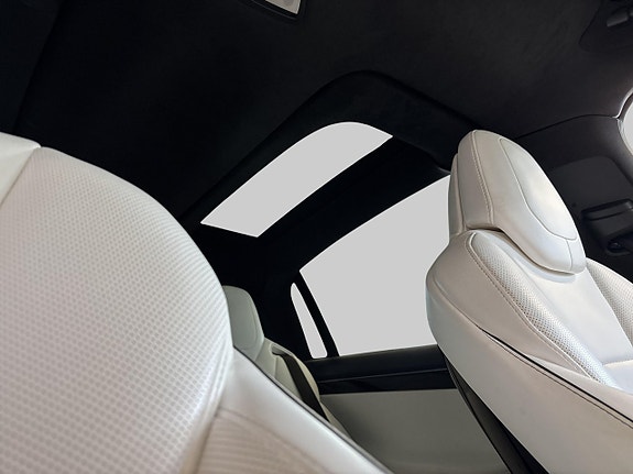 Tesla Model X 23 of 27
