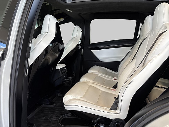 Tesla Model X 9 of 27
