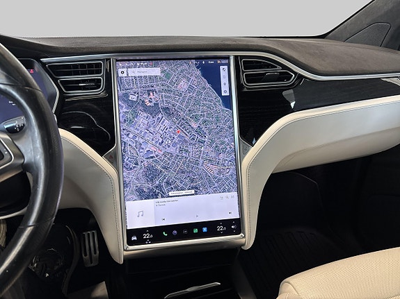 Tesla Model X 13 of 27