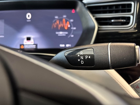 Tesla Model X 15 of 27