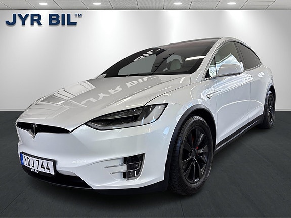 Tesla Model X 7 of 27