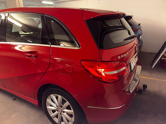 Mercedes-Benz B180 4 of 16