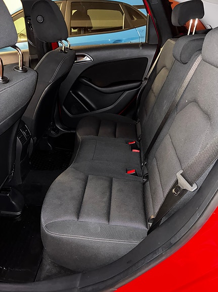 Mercedes-Benz B180 12 of 16