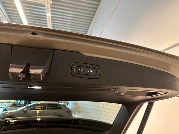 Volvo V60 Cross Country 16 of 17