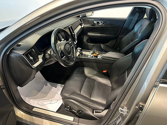 Volvo V60 Cross Country 5 of 17
