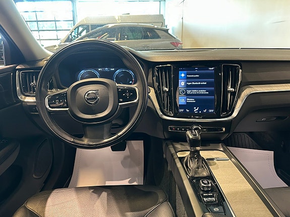 Volvo V60 Cross Country 6 of 17