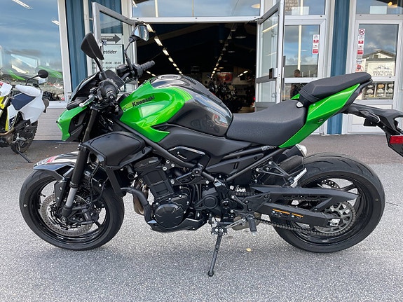 Kawasaki Z900 2 of 3
