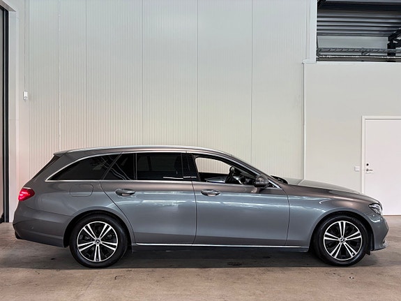 Mercedes-Benz E200 2 of 26