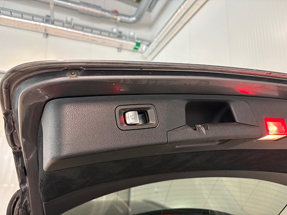 Mercedes-Benz E200 24 of 26