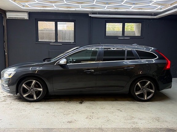 Volvo V60 2 of 22