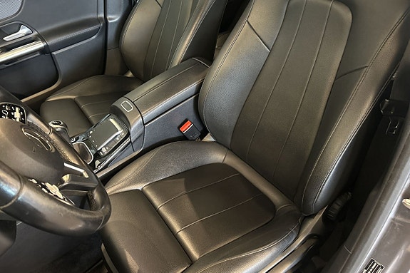 Mercedes-Benz B180 12 of 26