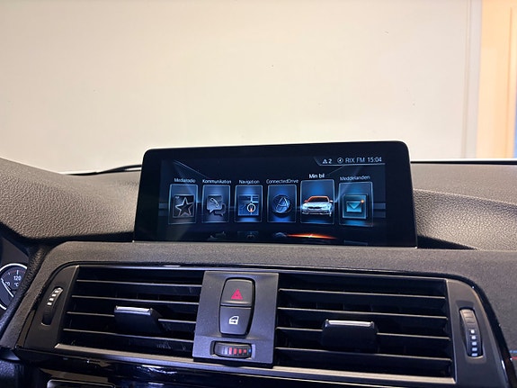 BMW 330e 12 of 26