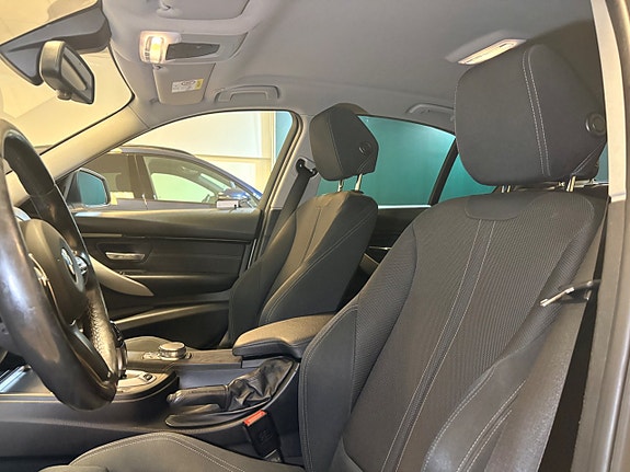 BMW 330e 9 of 26