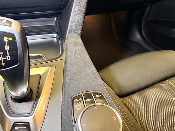 BMW 330e 18 of 26