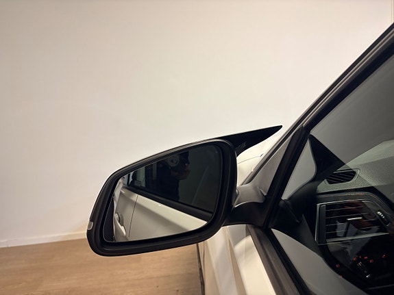 BMW 330e 5 of 26