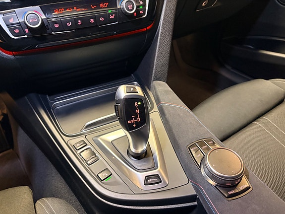 BMW 330e 19 of 26